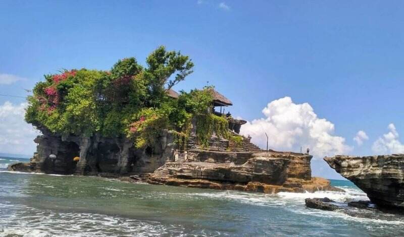 Dear Traveler, Masuk Wisata Tanah Lot Bali Wajib Pakai Aplikasi PeduliLindungi