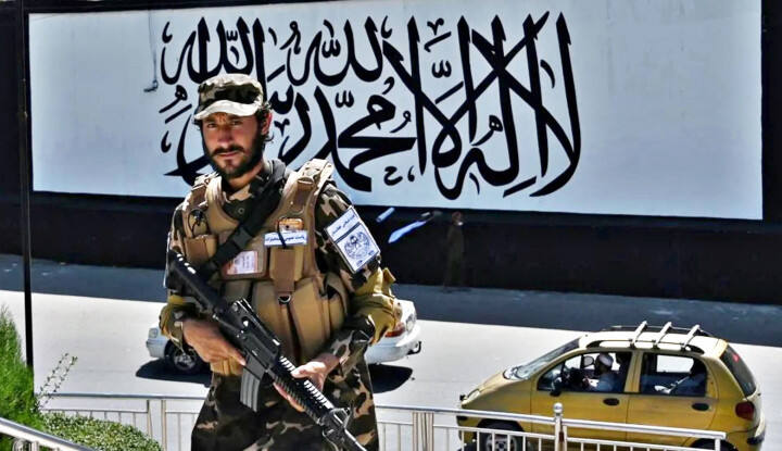 Taliban Kibarkan Bendera Nasional di Atas Istana Presiden Tepat di Hari 9/11, Sengaja?