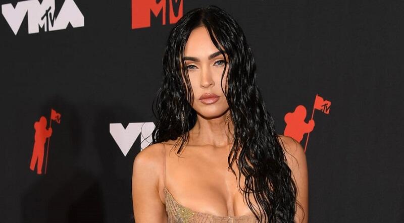 5 Potret Artis di Red Carpet MTV VMA 2021, Megan Fox Nyaris Tanpa Busana!