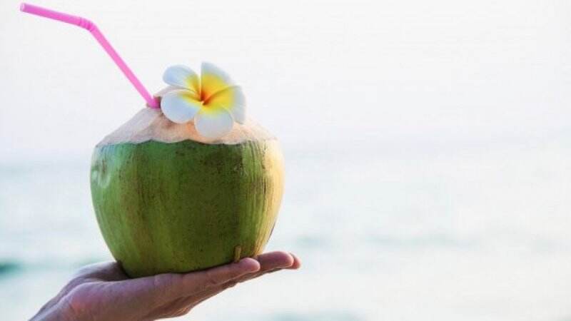 Air Kelapa Dianggap Bisa Bunuh Covid-19, Benar Enggak Ya?