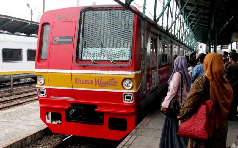 Penumpang KRL Wajib Tunjukkan Sertifikat Vaksin, Antrean Membeludak di Stasiun Bekasi