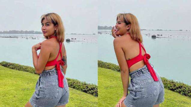 Gowes Seksi Berbikini Merah, Awkarin Bikin Netizen Heboh