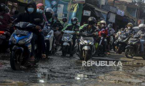 In Picture: Jalan Raya Bojong Gede Bogor Rusak Parah 1