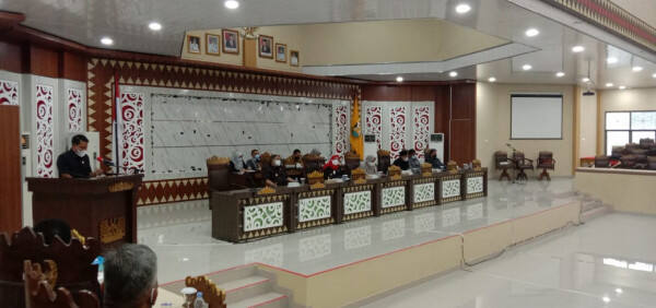 Raperda Inisiatif DPRD, meski Hadir Wiyadi Tak Pimpin Paripurna