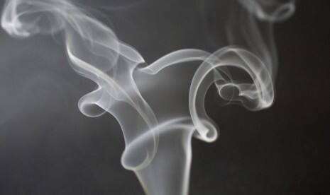 Kena Covid-19, Pria Inggris Dihantui Bau Rokok