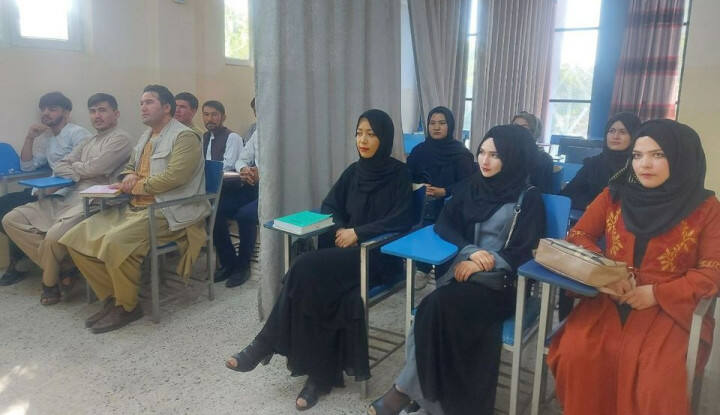 Adalah Wajib Gunakan Pakaian Islami Jika Para Wanita Ingin Belajar di Universitas