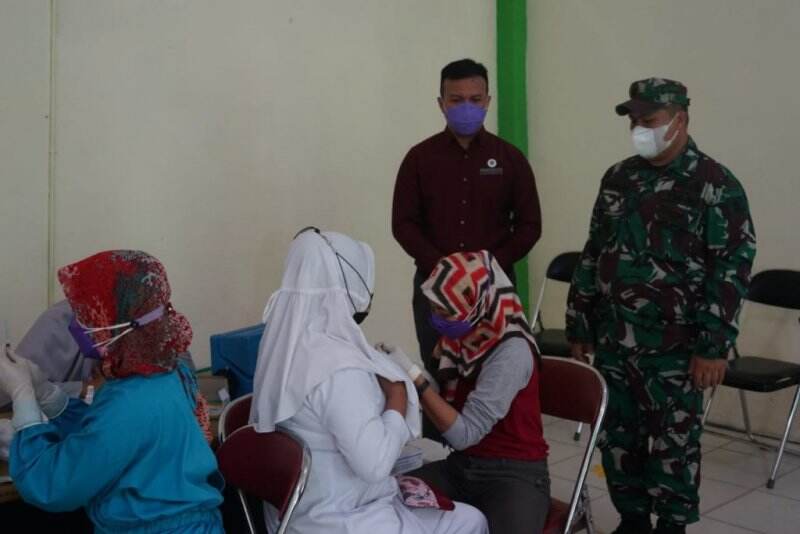 Sinergi Kodim 1022 Tanah Bumbu Gelar Vaksinasi di Kampus Stikes Darul Azhar