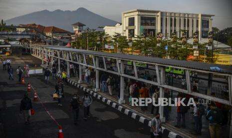 In Picture: Penerapan Wajib Vaksin bagi Penumpang KRL Bogor 2