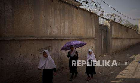 In Picture: Pembelajaran Tatap Muka Siswi Madrasah Kota Kabul