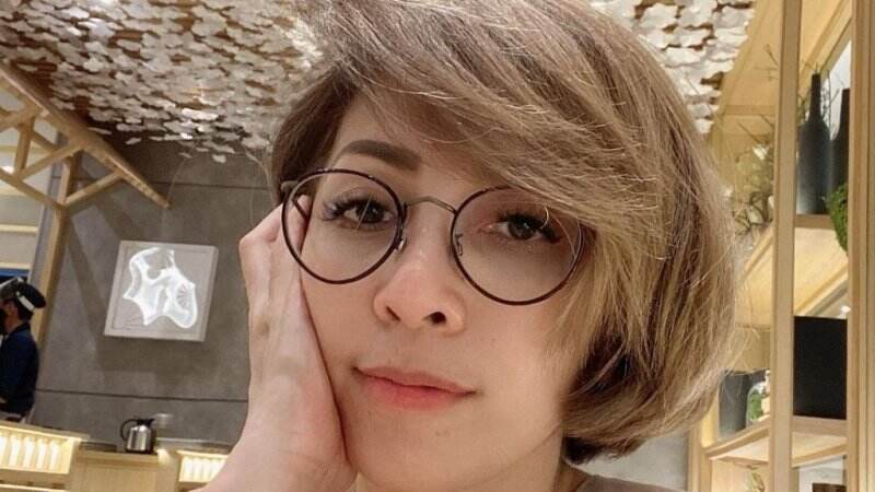 5 Potret Cantik Vitta Dessy, Istri Ari Lasso yang Jarang Terekspos, Awet Muda Banget!