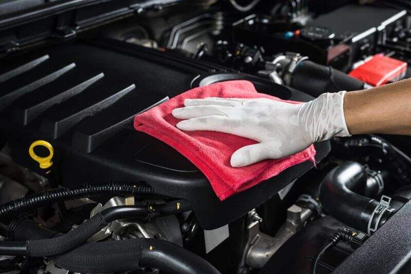 9 Cara Membersihkan Ruang Mesin Mobil Agar Performa Tetap Terjaga