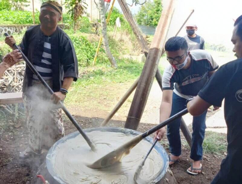 Rawat Tradisi, Warga Tulungrejo Bikin Jenang Senilai Rp 450 Juta