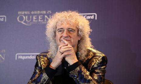 Helikopter Brian May Mendarat di Tengah Pertandingan Kriket