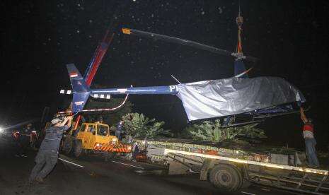 Helikopter Milik Kemenhub Terguling di Curug Tangerang