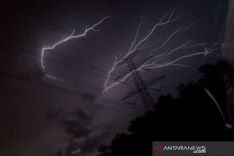 Gawat Semoga Tidak Banjir, BMKG: Hujan Lebat dan Petir Berpotensi Terjadi di Jakarta