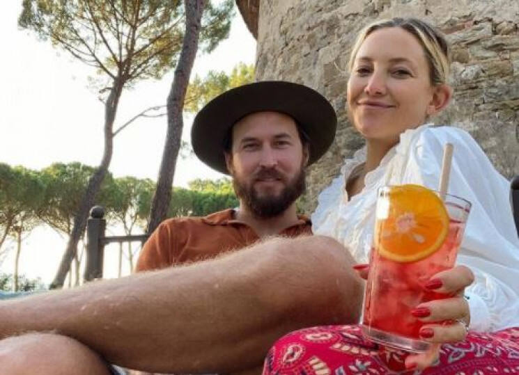 Kate Hudson Pamer Cincin Tunangan Setelah 5 Tahun Pacaran dan Punya Satu Anak dari Pria Ini