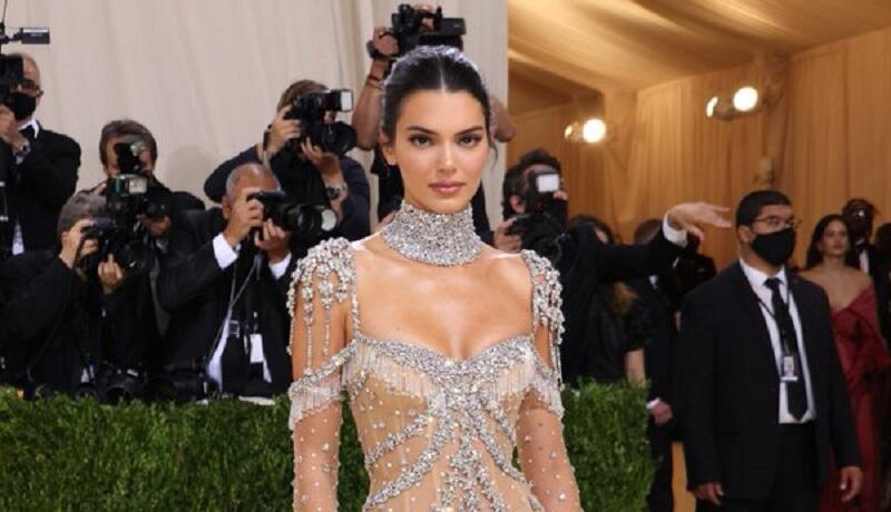 Dress Kendall Jenner Jadi Sorotan di Met Gala 2021, Nyaris Tanpa Busana!