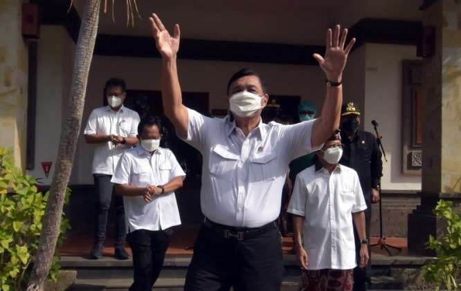 Luhut Ingin Vaksinasi Masuk dalam Target Kinerja PNS