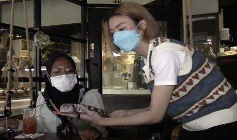 Menikmati Kopi Sembari Belajar Reptil