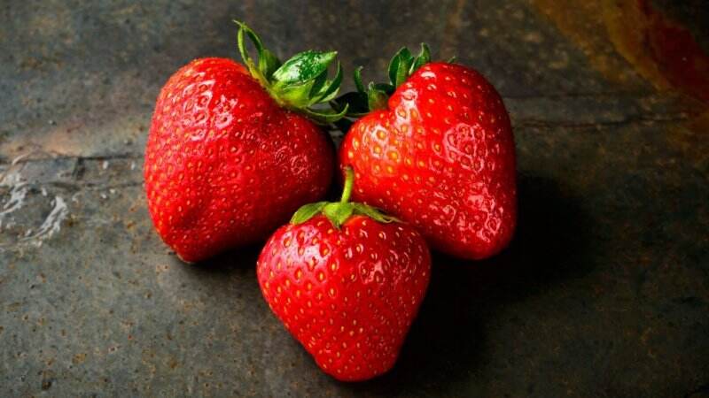 Ibu-ibu Mari Merapat! Ini Tips Menyimpan Stroberi dan Nanas di Kulkas yang Bisa Awet Sampai 1 Bulan