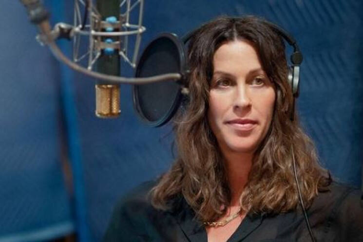 Alanis Morisette Ungkap Jadi Korban Perkosaan di Usia 15 Tahun, Jalani Terapi Bertahun-Tahun