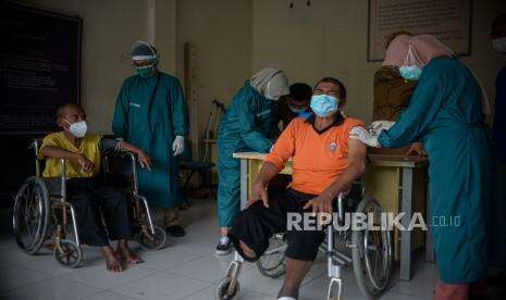 In Picture: Vaksin Covid-19 AstraZeneca di Panti Sosial Bina Insan 2