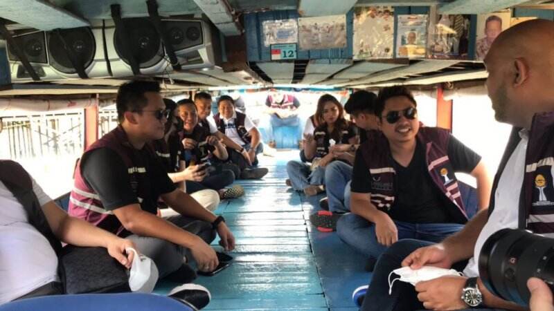 Naik Kelotok, Mardani Bersama Anggota HIPMI Nikmati Wisata Susur Sungai Banjarmasin