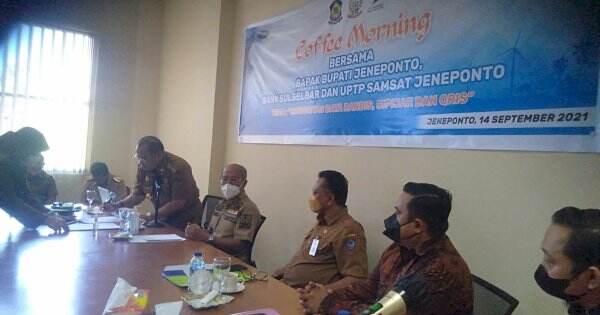 Pimpin Rapat Coffe Morning, Bupati Iksan Minta ASN Taat Bayar Pajak Randis