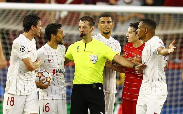 Hasil Sevilla vs Red Bull Salzburg di Liga Champions 2021-2022: Diwarnai 4 Penalti dan 1 Kartu Merah, Pertandingan Berakhir Imbang