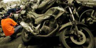 Kepergok Mencuri Motor, Bandit Jalanan Babak Belur Dihakimi Massa