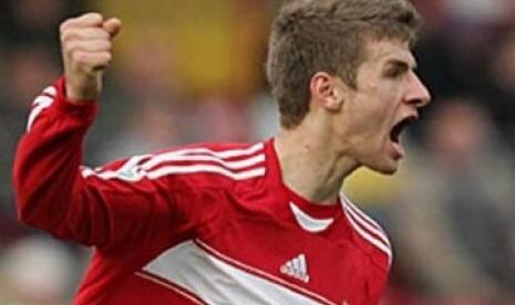 Gol Keberuntungan Muller Bawa Muenchen Unggul dari Barcelona