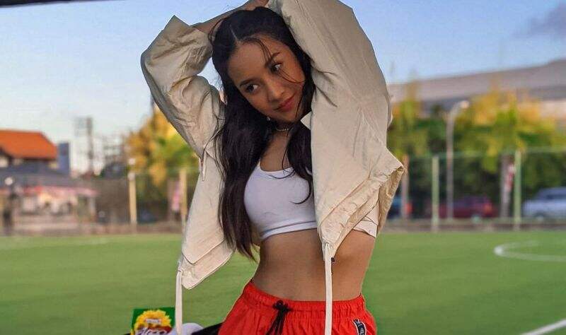 Anya Geraldine Selfie Pakai Sport Bra Putih, Netizen: Ternyata Dia Punya Tato