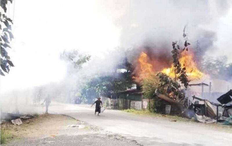 Pasukan Junta Bakar Desa-Desa
