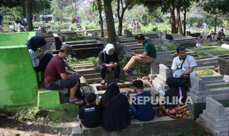 4 Hadiah Terbaik Persembahan Orang Hidup untuk Almarhum