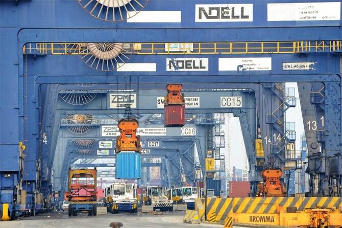 Penggabungan Pelindo Dukung Pertumbuhan Ekonomi Nasional