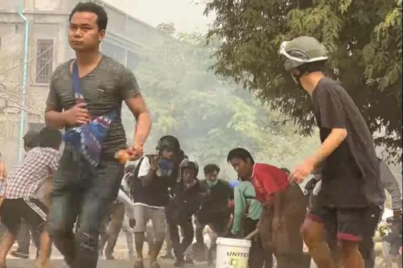 Junta Militer Myanmar Serang Permukiman Warga, 10 Tewas, Rumah Dibakar