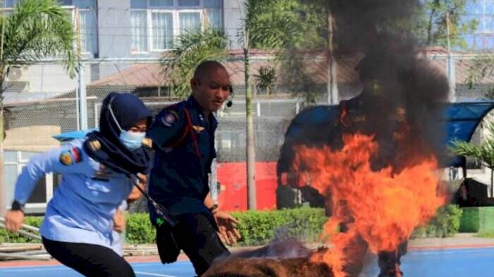 Aksi Heroik Petugas Perempuan Rutan Makassar Padamkan Api