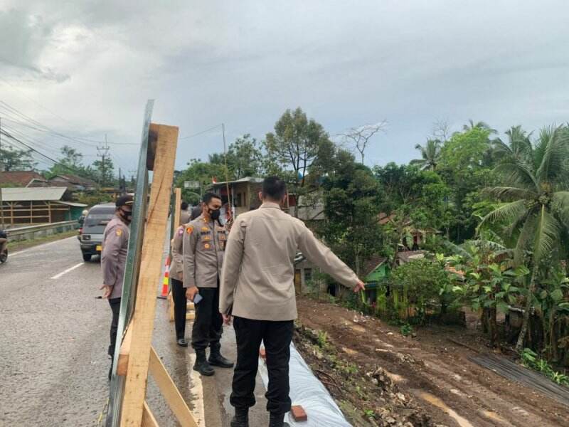 Sudah Kejadian di Jalan Mandalawangi – Carita, Kapolres Pandeglang Ingatkan Warga Cari Tempat Aman Jika Dengar Suara Ini