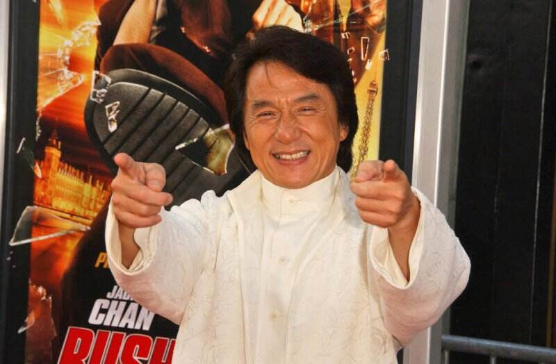 Terlalu Sering Melihat Wanita Cantik Bikin Jackie Chan Mati Rasa
