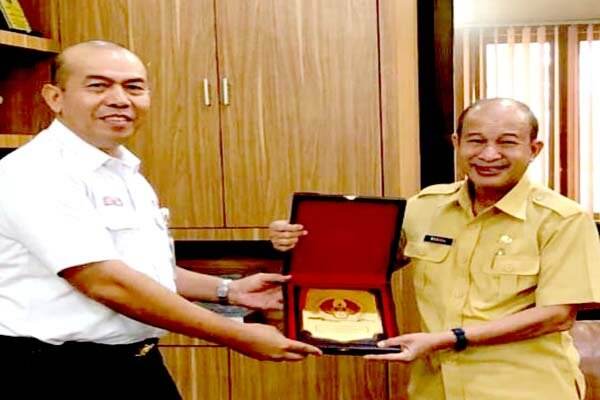 PT KAI Izinkan Asetnya Digunakan Untuk Pengaspalan Jalan