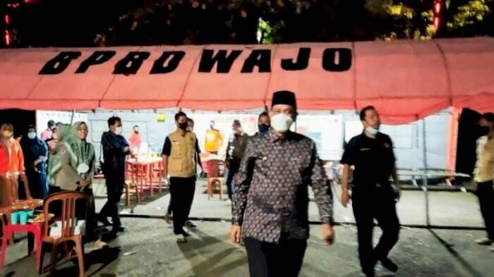 Tengah Malam, Bupati Wajo Cek Kesiapan Dapur Umum Dinas Sosial untuk Pengungsi