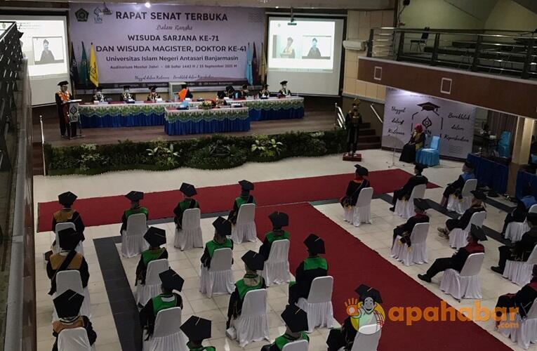 Aksi Mahasiswa Saat Wisuda Online Bikin Rektor UIN Antasari Terharu