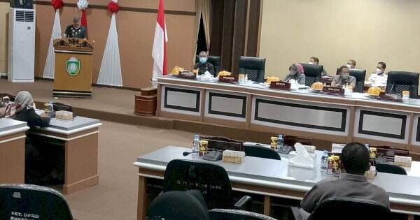 Taufan Pawe Serahkan Rancangan KUA PPAS Perubahan APBD 2021 ke DPRD