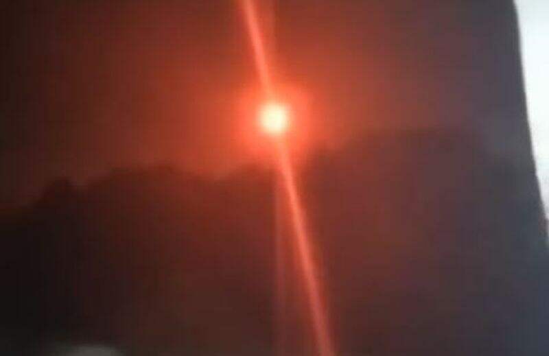 Viral Bola Api Melayang di Langit Gegerkan Warga, Santet atau Banaspati?
