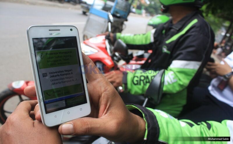 Jangan Tempel Ponsel di Phone Holder Sepeda Motor, Ini Efek Buruknya