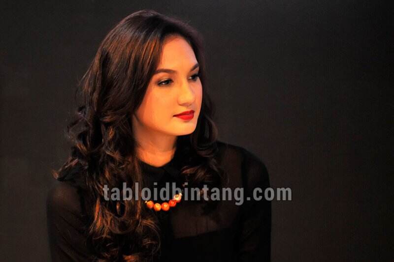 Hamil Anak Pertama, Nadine Chandrawinata 2 Bulan Tak Keluar Kamar