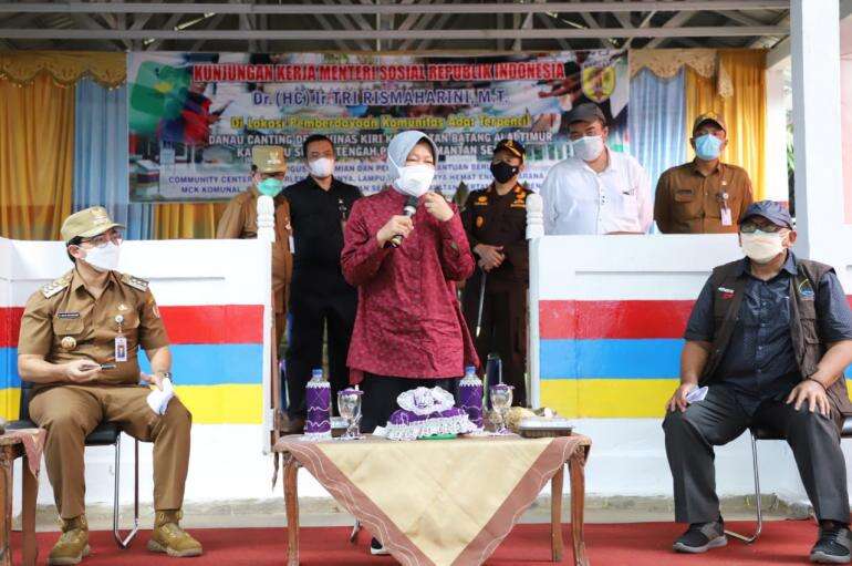 Mensos Pastikan Negara Hadir Di Suku Dayak Meratus