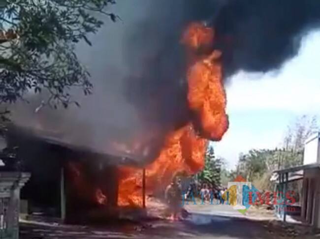 Pom Mini di Bangkalan Hangus Terbakar, Satu Orang Mengalami Luka
