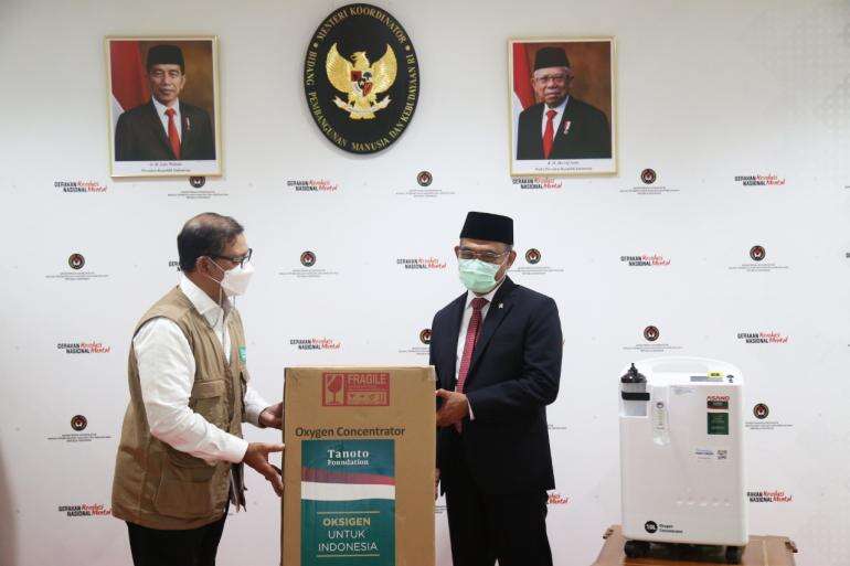 Menko PMK Terima Hibah 15 Oksigen Konsentrator Dari Tanoto Foundation