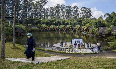 In Picture: Vaksinasi Covid-19 Massal di Kawasan Wisata (1)